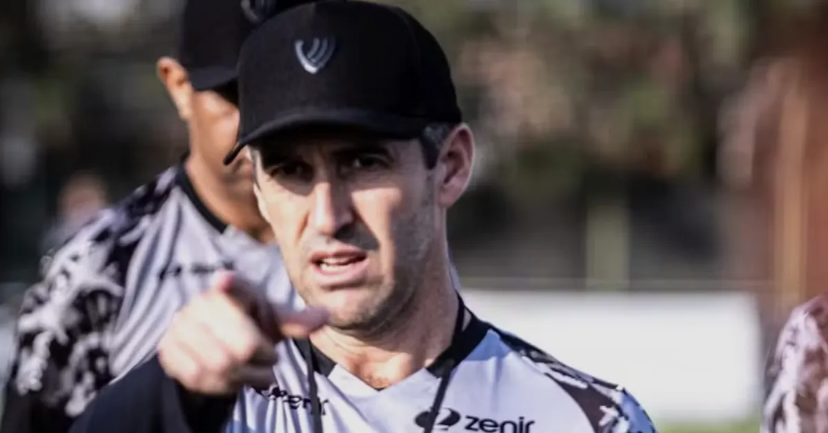 Léo Condé vs Vitória: Reencontro na Série A Após Título Histórico e Acesso