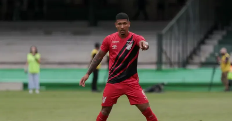 Ceará fecha com Fernando: Lateral ex-Athletico reforça o Vozão