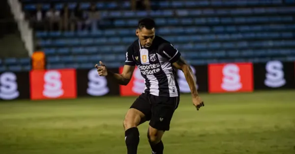 Alex Silva fora do Ceará? Lateral sente coxa e vira dúvida para duelo do Cearense