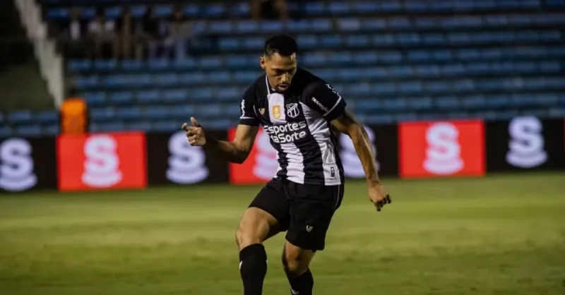 Alex Silva fora do Ceará? Lateral sente coxa e vira dúvida para duelo do Cearense